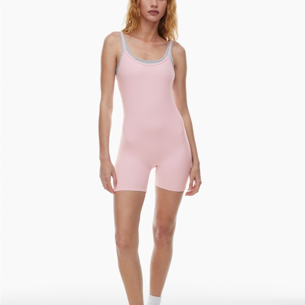 Aritzia BUTTER ESSENTIAL 5" ROMPER
Colour: CUPID PINK,